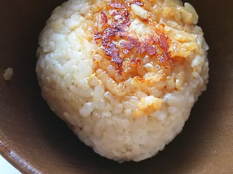 炒飯の余り物アレンジ!醤油で焼おにぎり